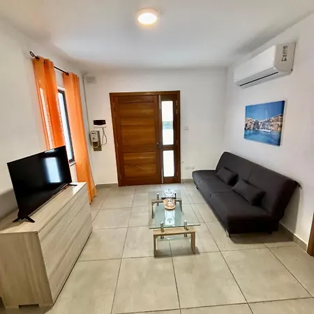 Cozy And Bright Room, Shared Flat 民宿