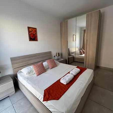 Cozy And Bright Room, Shared Flat * Msida