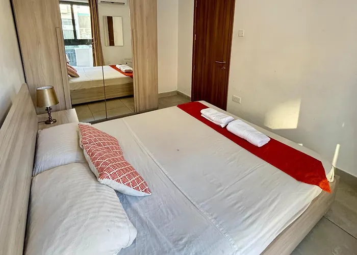 Cozy And Bright Room, Shared Flat Msida