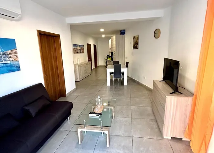 Cozy And Bright Room, Shared Flat * Мсида