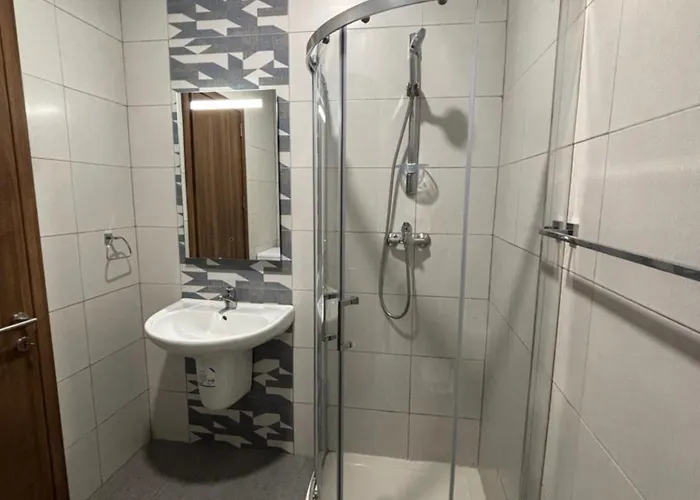 Cozy And Bright Room, Shared Flat Homestay *